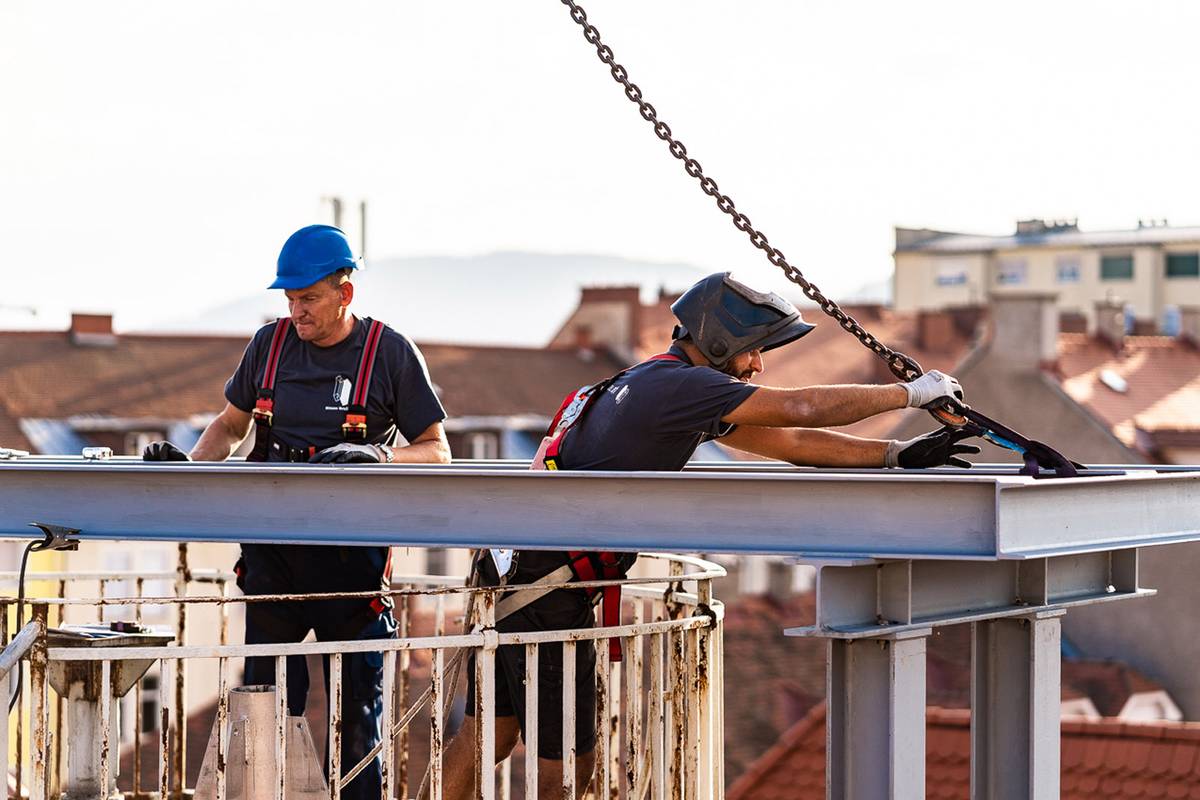 kran-metallkonstruktion-baustelle